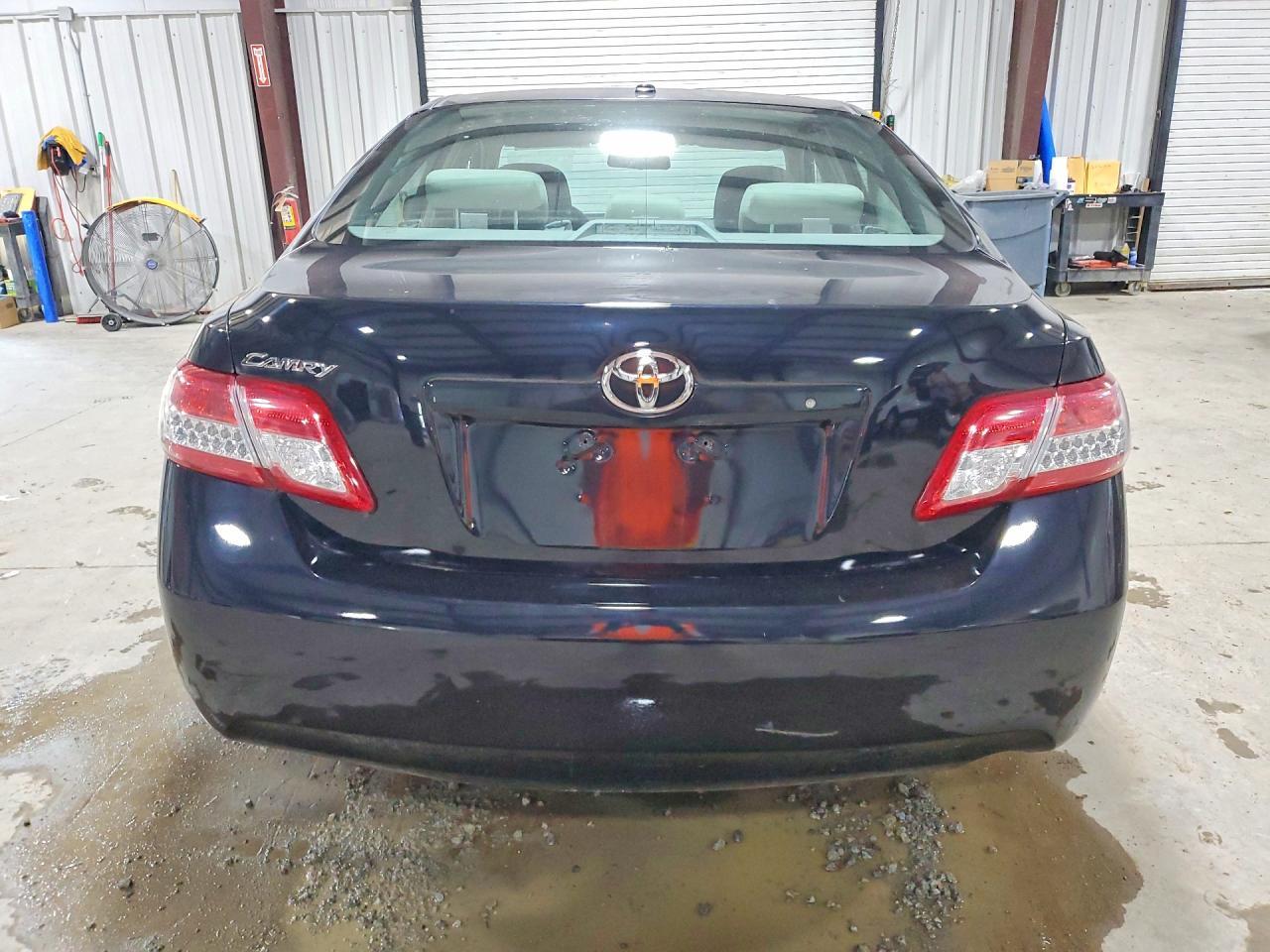 2011 Toyota Camry Le - Image 6