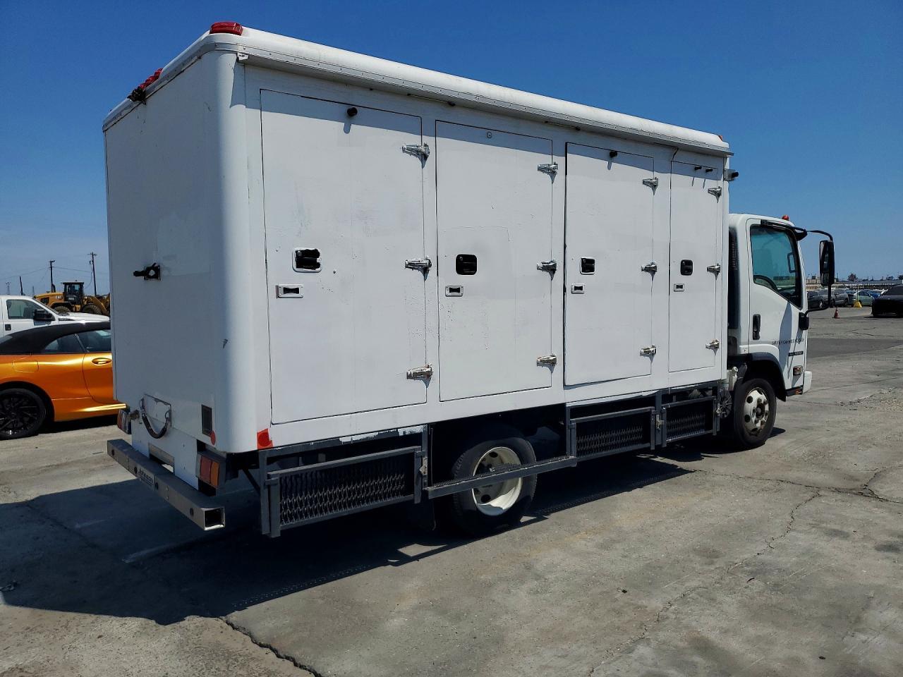 2017 Isuzu Npr Box Truck - Фото 3