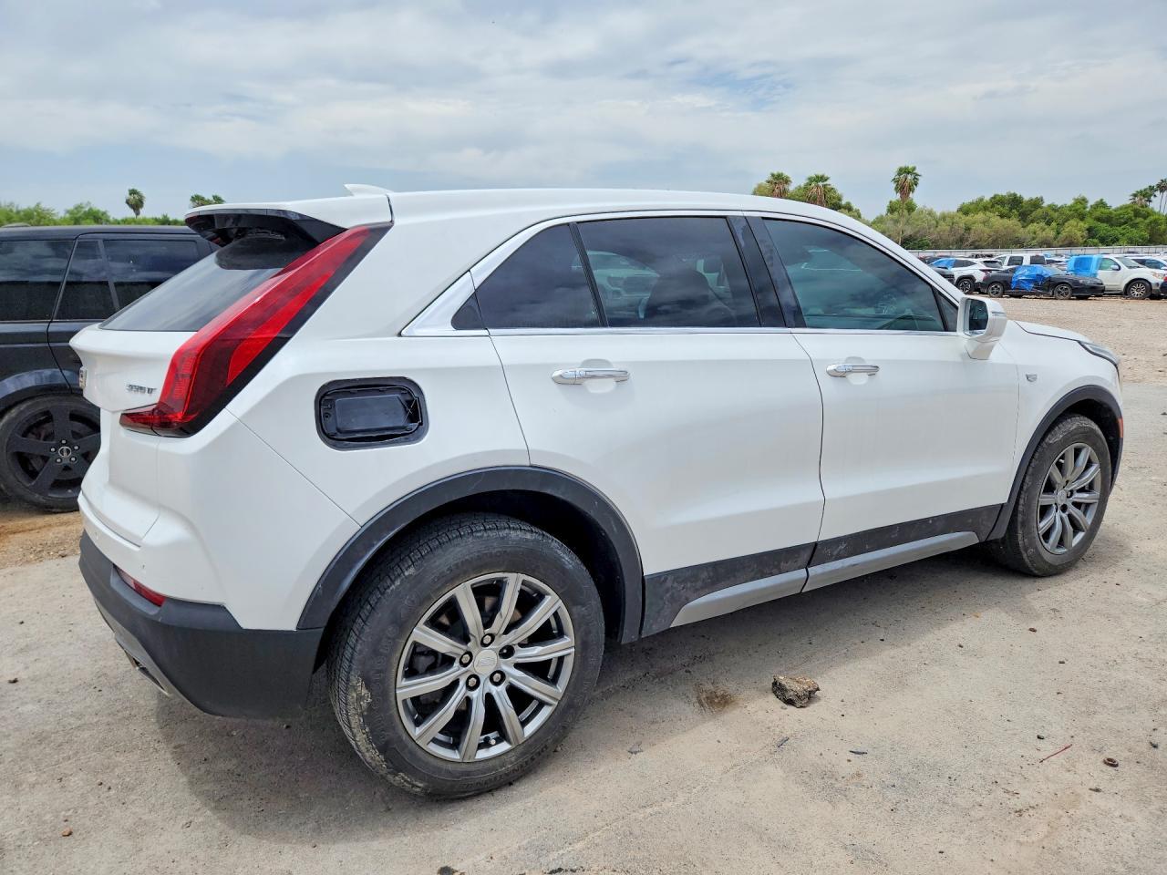 2021 Cadillac Xt4 Premium Luxury - Image 3