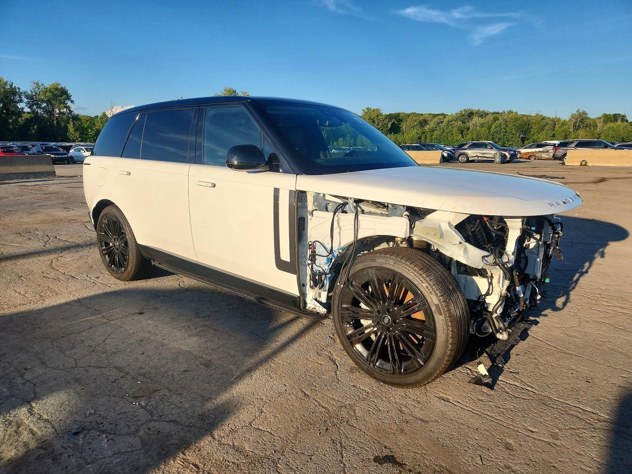 2025 Land Rover Range Rover Se - Image 4