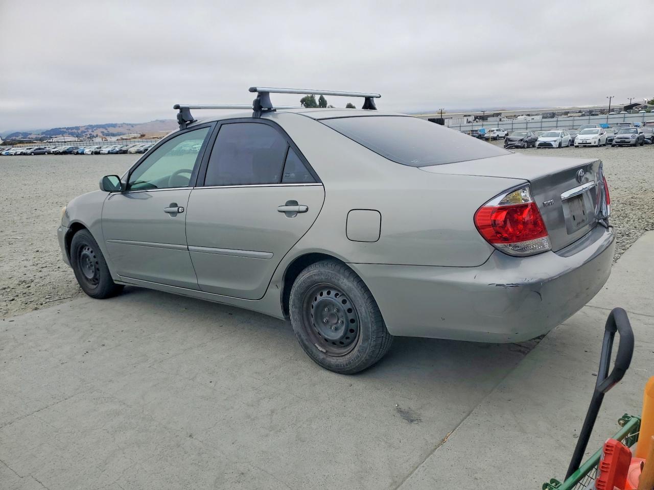 2005 Toyota Camry Le - Image 2