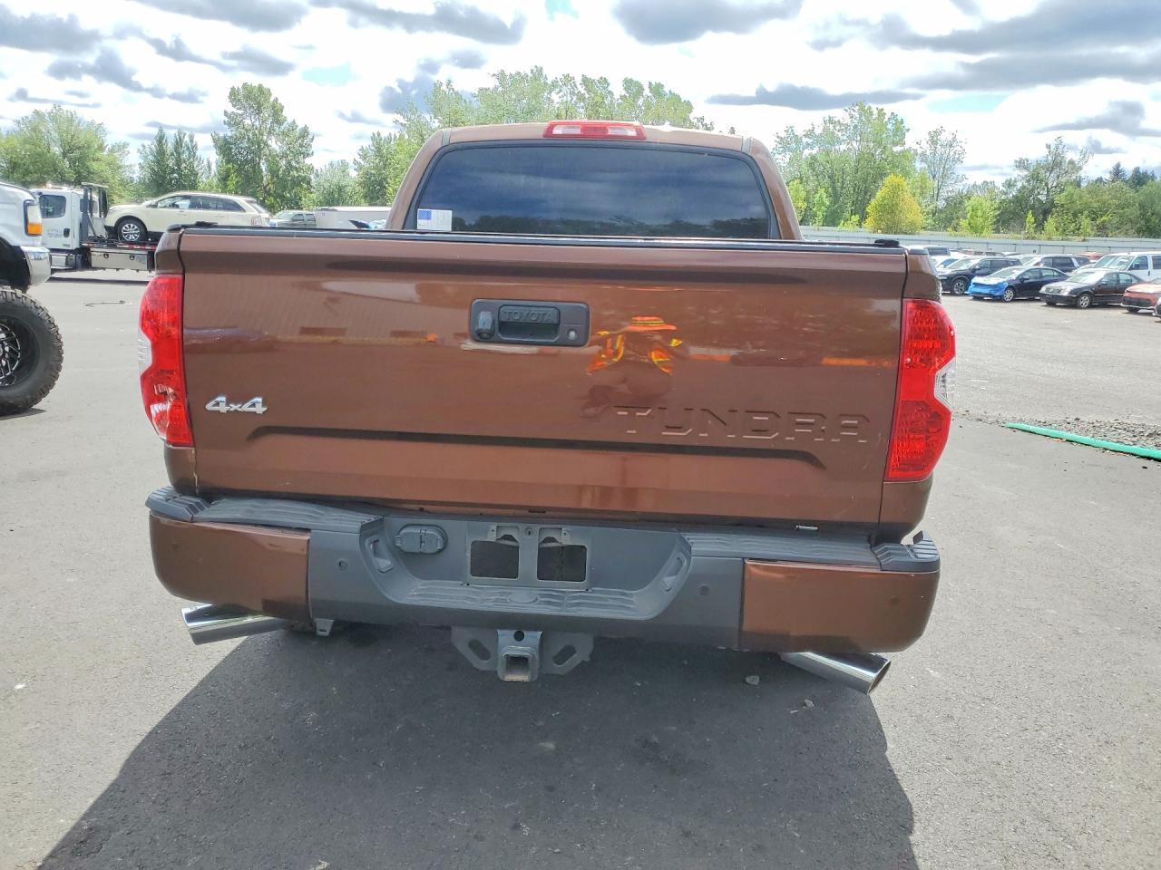 2014 Toyota Tundra Crewmax Platinum - Image 6