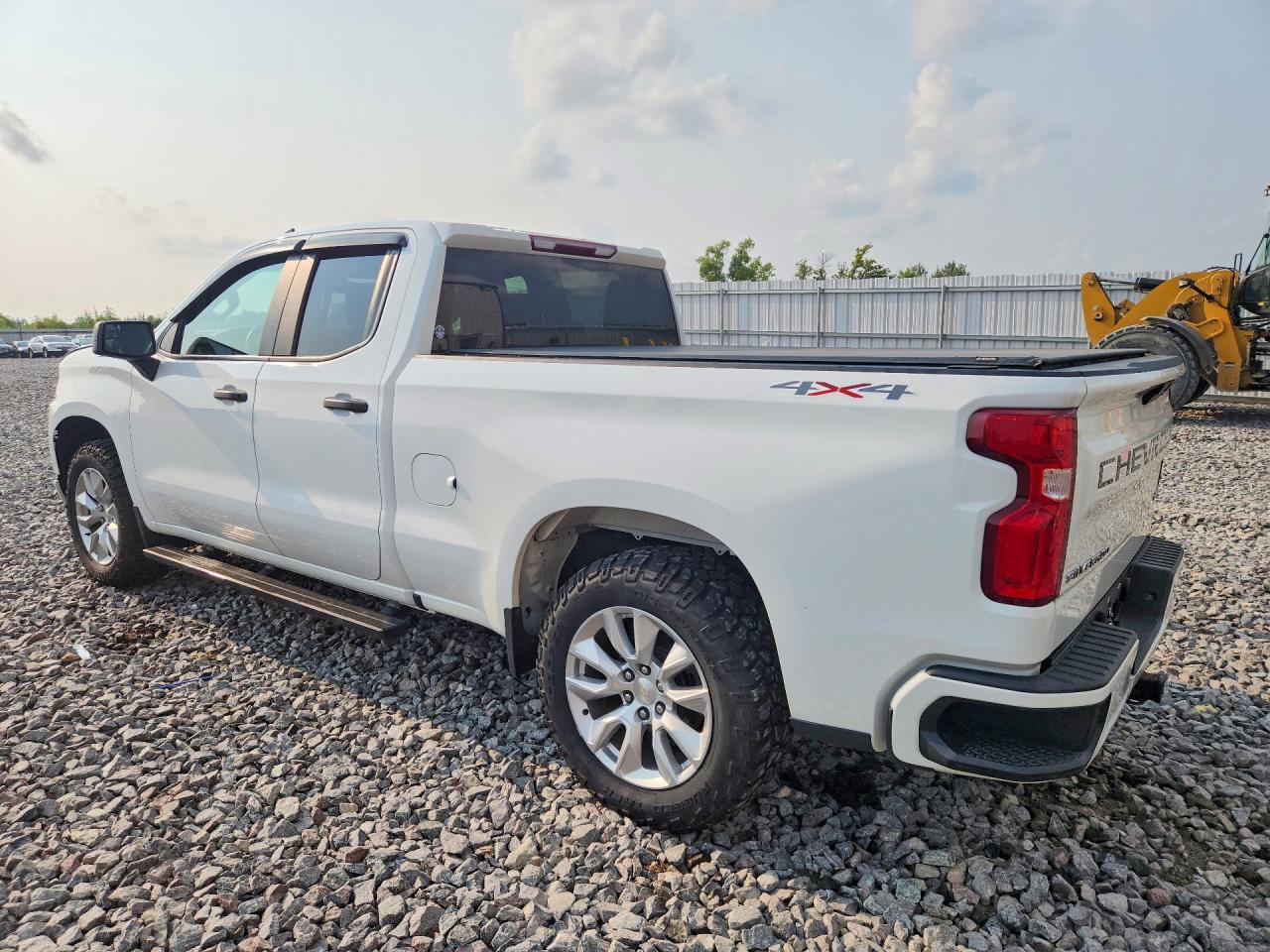 2021 Chevrolet Silverado K1500 Custom - Фото 2