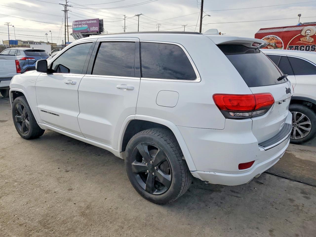 2015 Jeep Grand Cherokee Laredo - Фото 2