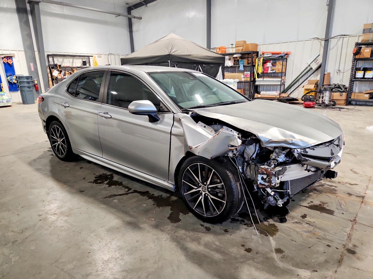 2021 Toyota Camry Se - Фото 4