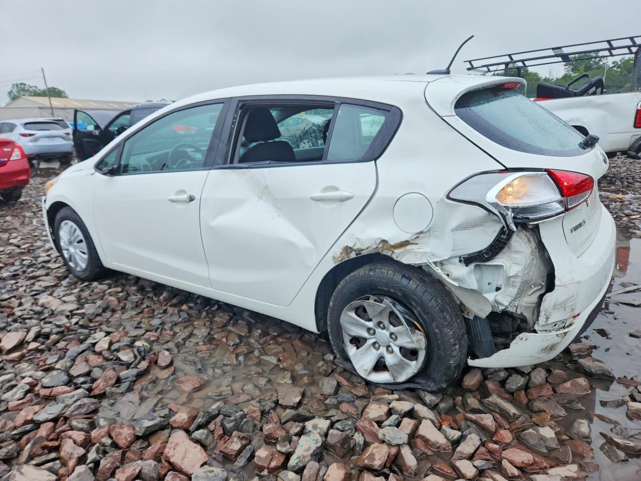 2017 Kia Forte5 Lx - Image 2