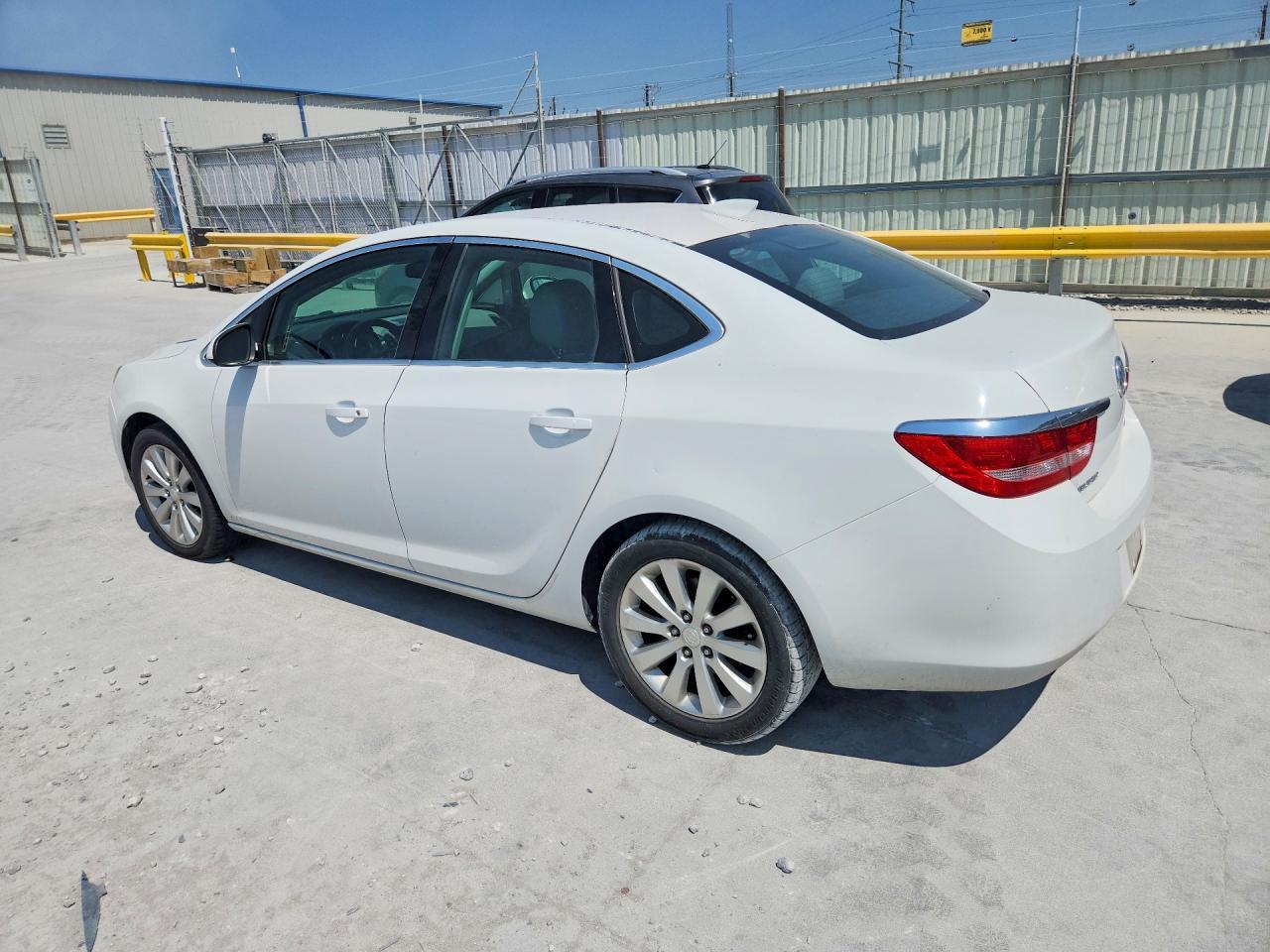 2015 Buick Verano - Фото 2