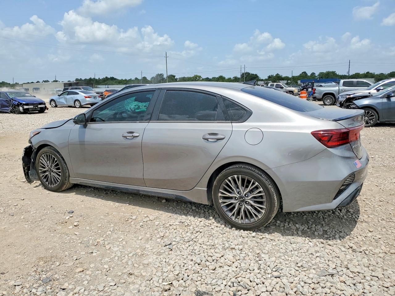 2022 Kia Forte Gt Line - Фото 2