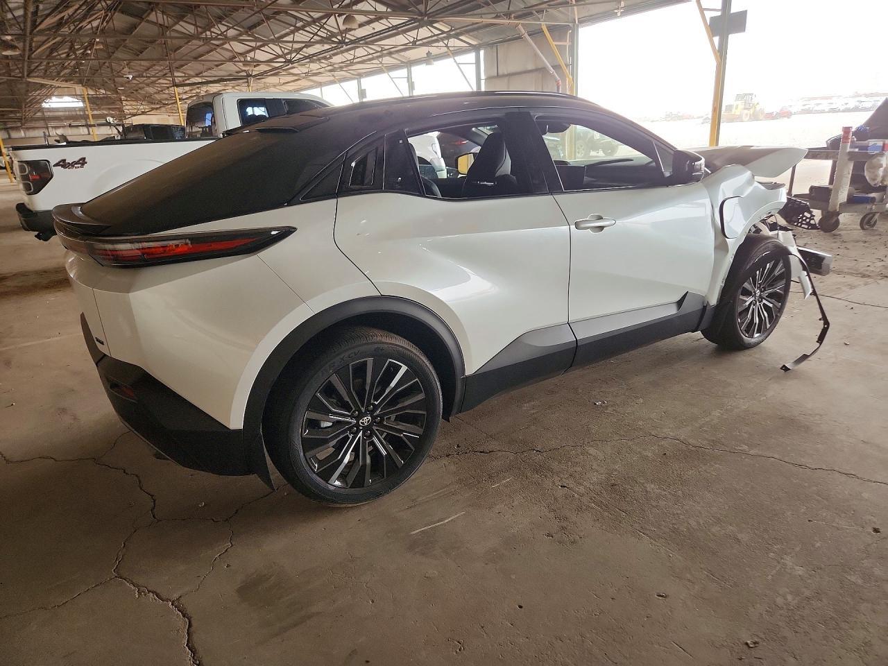 2026 Toyota C-Hr Xse - Image 3