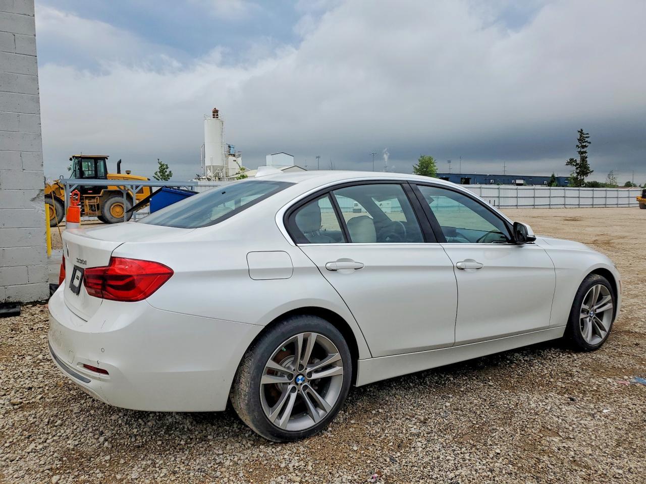 2017 BMW 330 Xi - Image 3