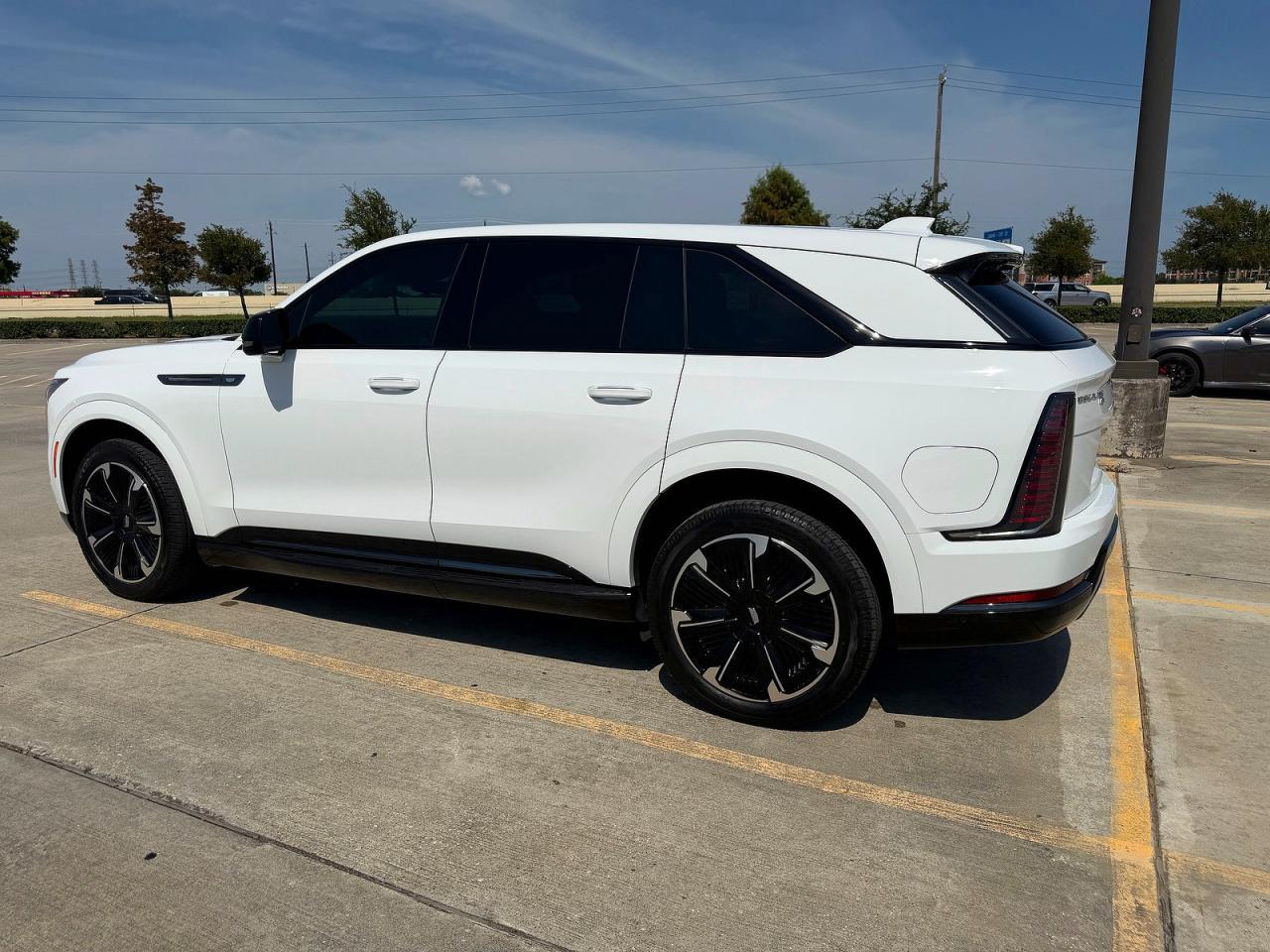 2025 Cadillac Escalade Iq Sport-2 - Image 3