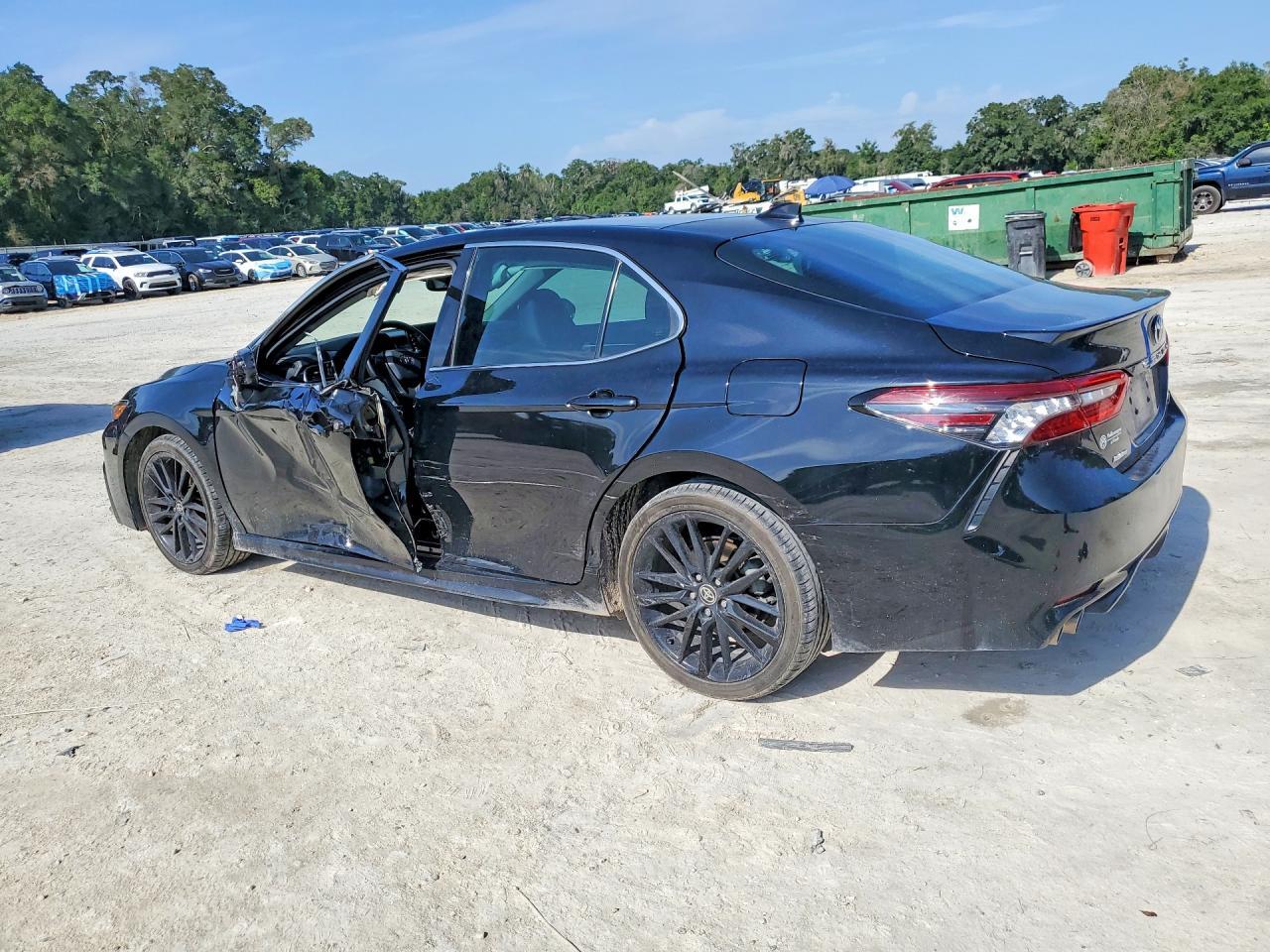 2021 Toyota Camry Xse - Фото 2