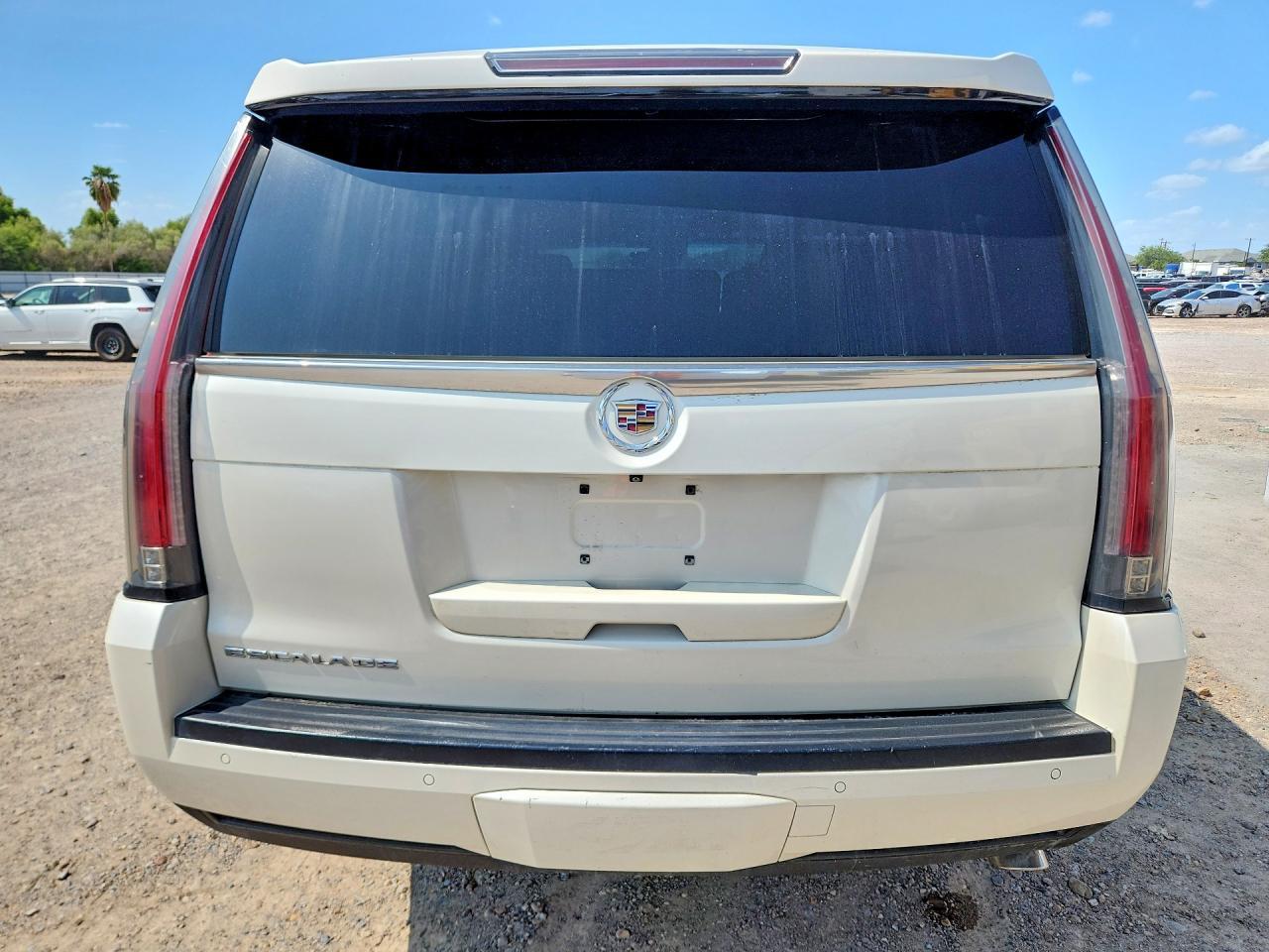 2015 Cadillac Escalade Luxury - Image 6