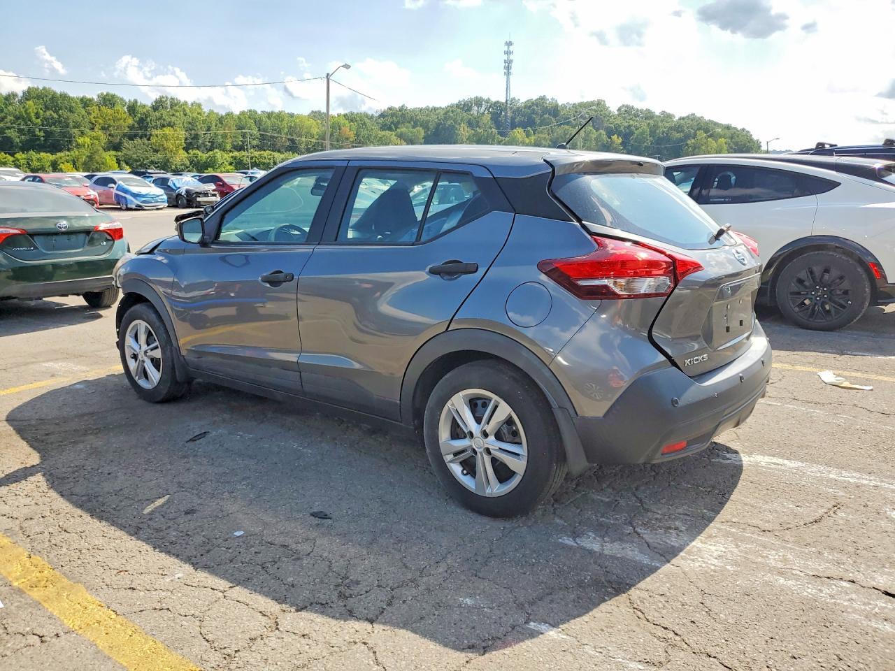 2020 Nissan Kicks S - Фото 2