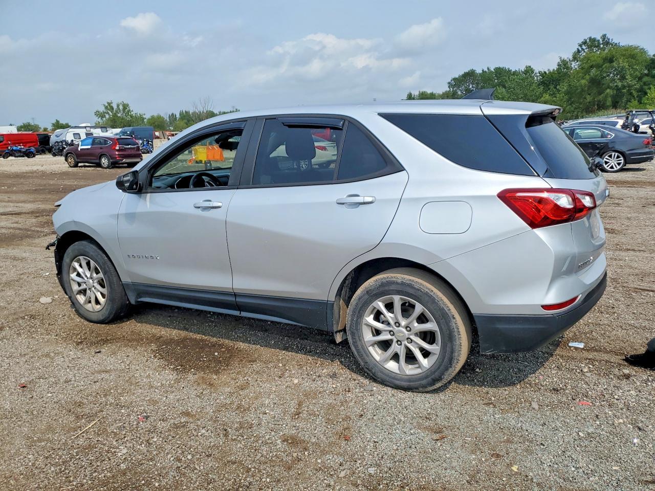 2020 Chevrolet Equinox Ls - Фото 2