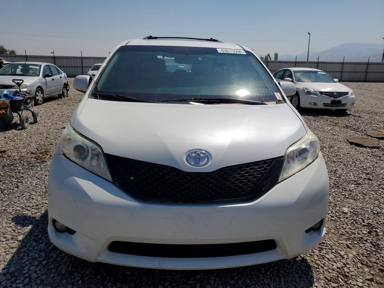 2016 Toyota Sienna Xle Premium 8-Passenger - Фото 5