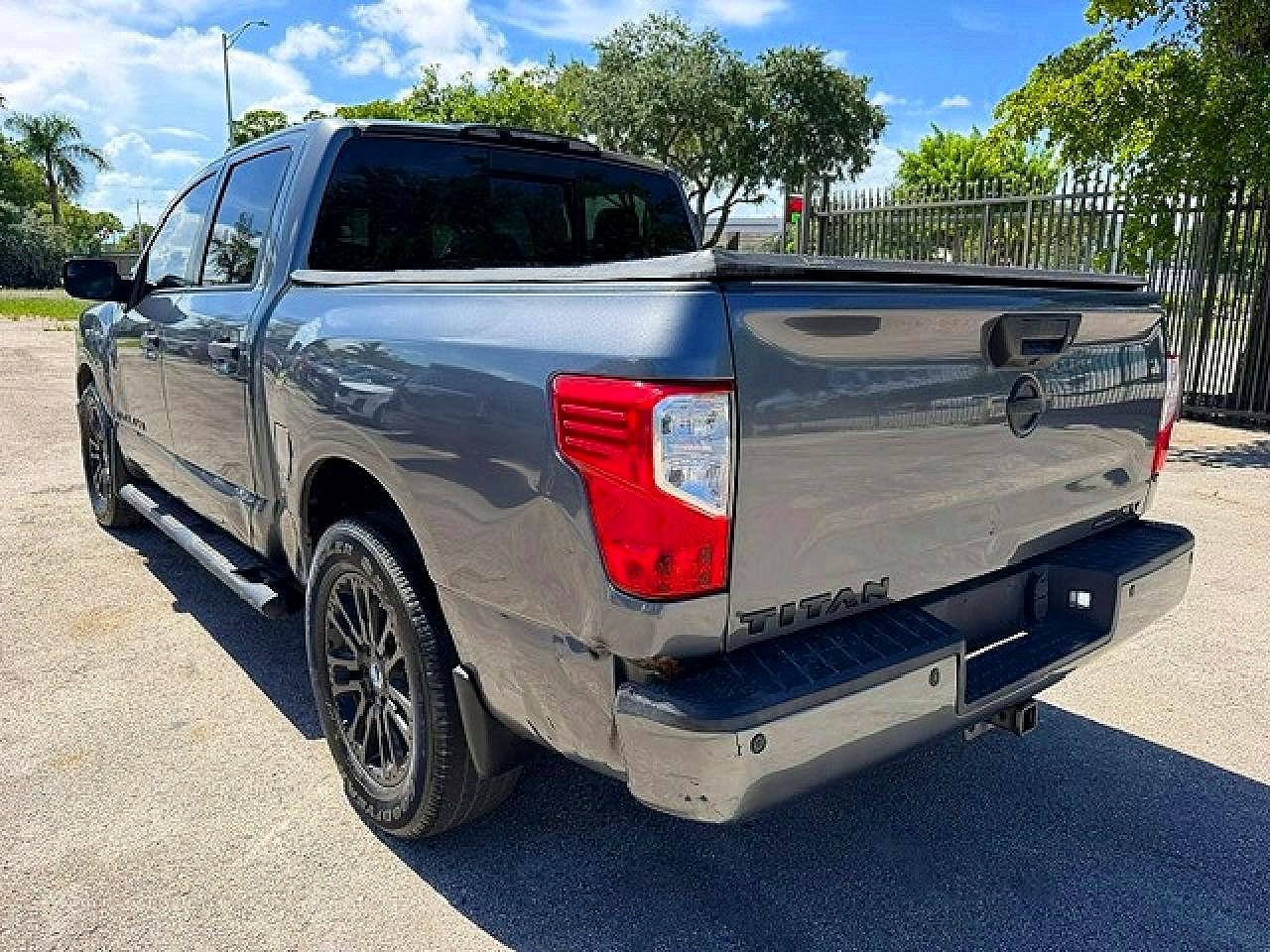 2019 Nissan Titan Sv - Image 2