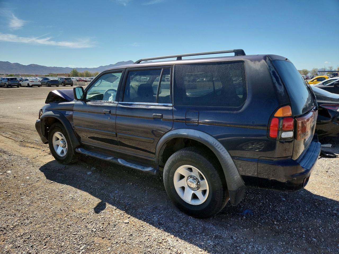 2002 Mitsubishi Montero Sport Es - Image 2