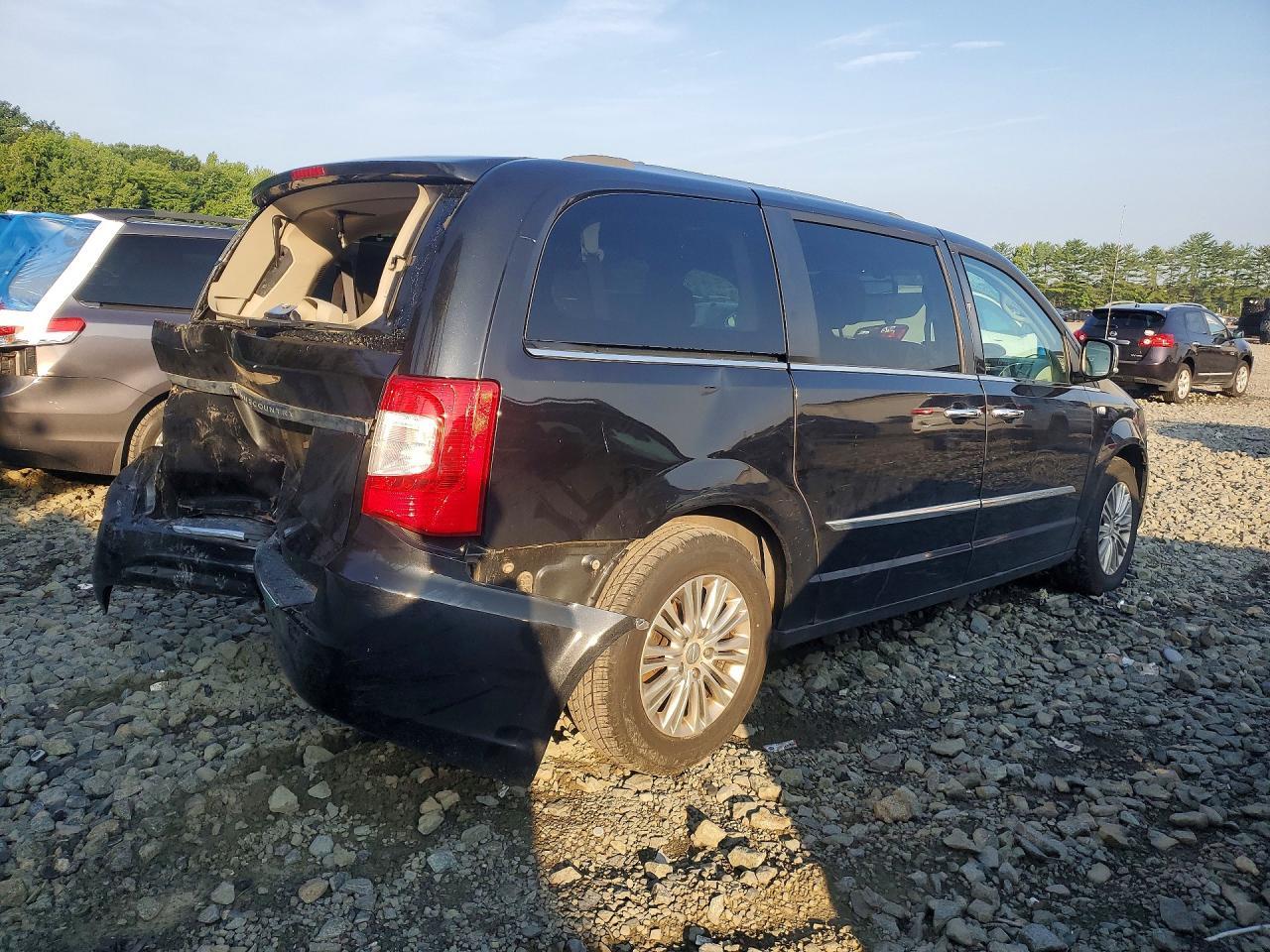2014 Chrysler Town & Country Touring L - Фото 3