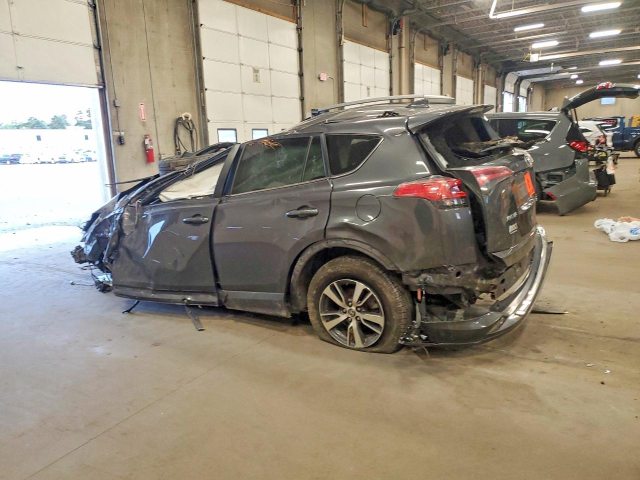 2017 Toyota Rav4 Xle - Фото 2