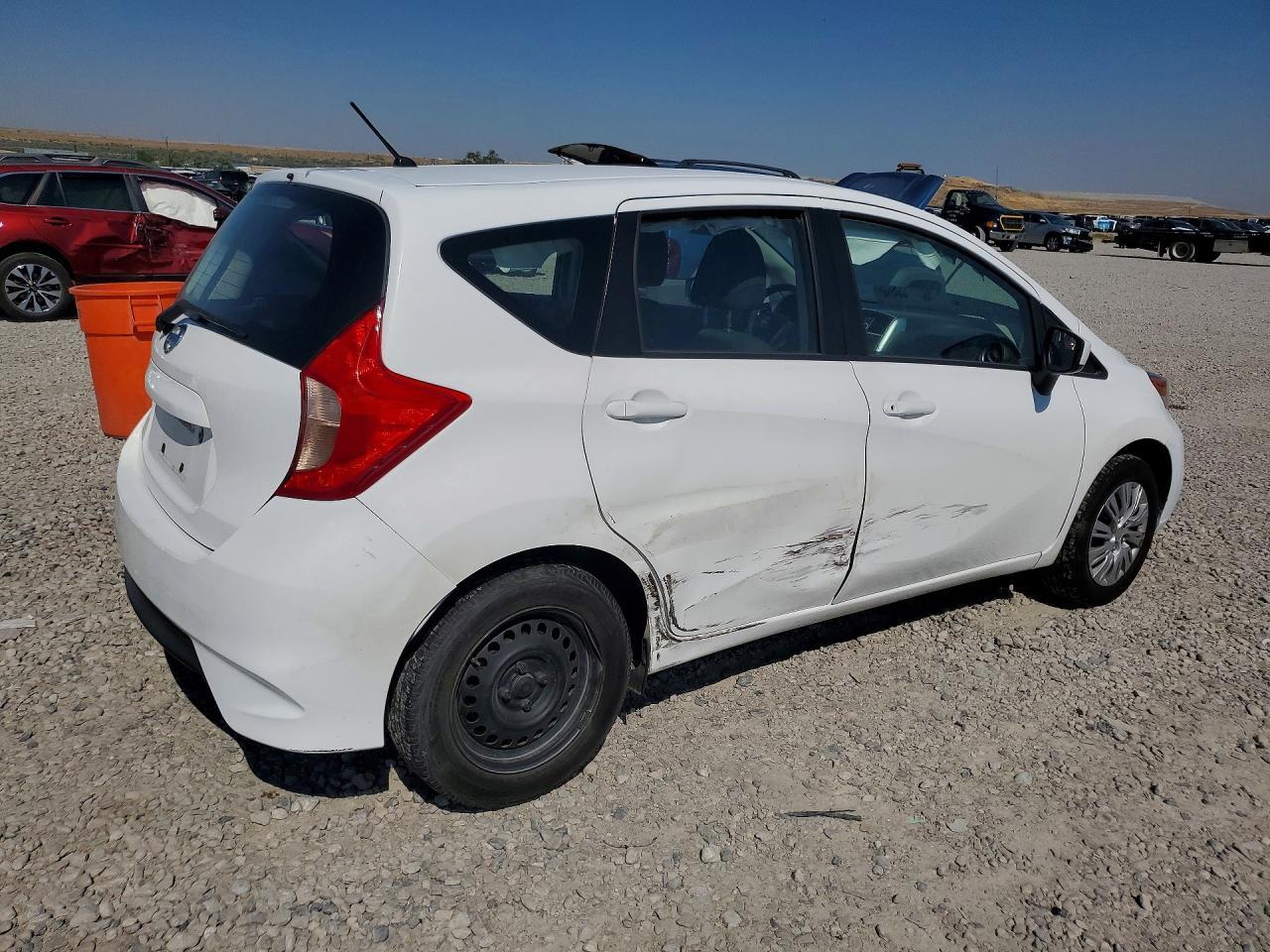 2018 Nissan Versa Note S - Фото 3