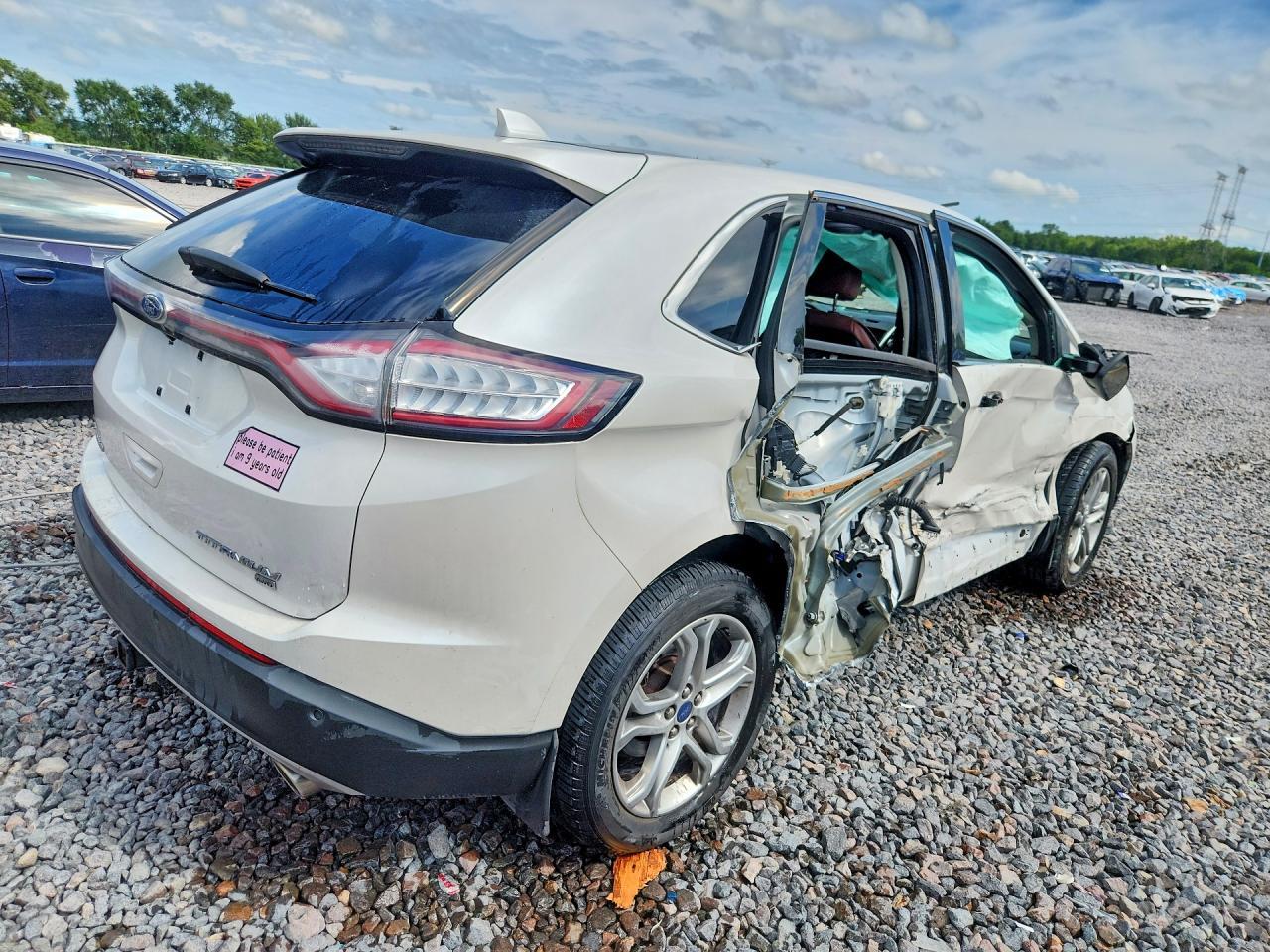 2015 Ford Edge Titanium - Image 3