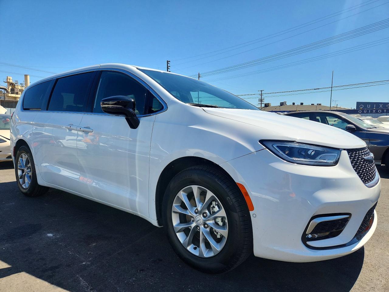 2026 Chrysler Pacifica Limited - Image 4