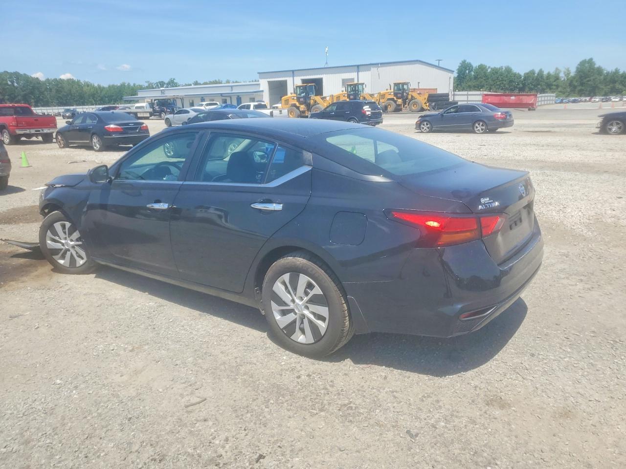 2022 Nissan Altima S - Image 2