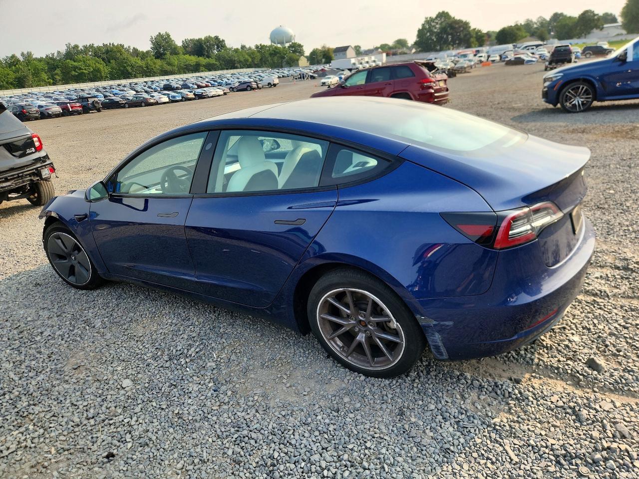 2022 Tesla Model 3 - Фото 2