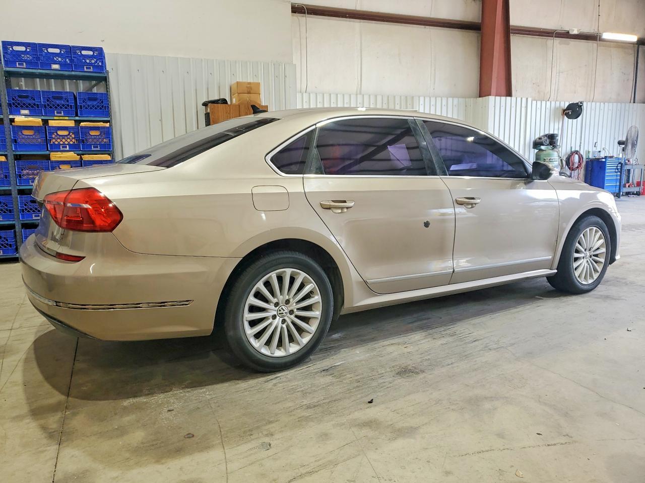 2016 Volkswagen Passat Se - Фото 3