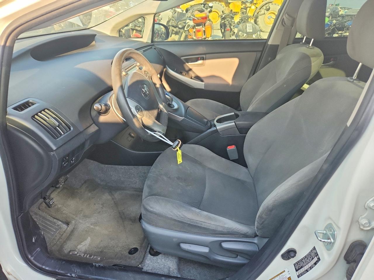 2015 Toyota Prius Two - Фото 7