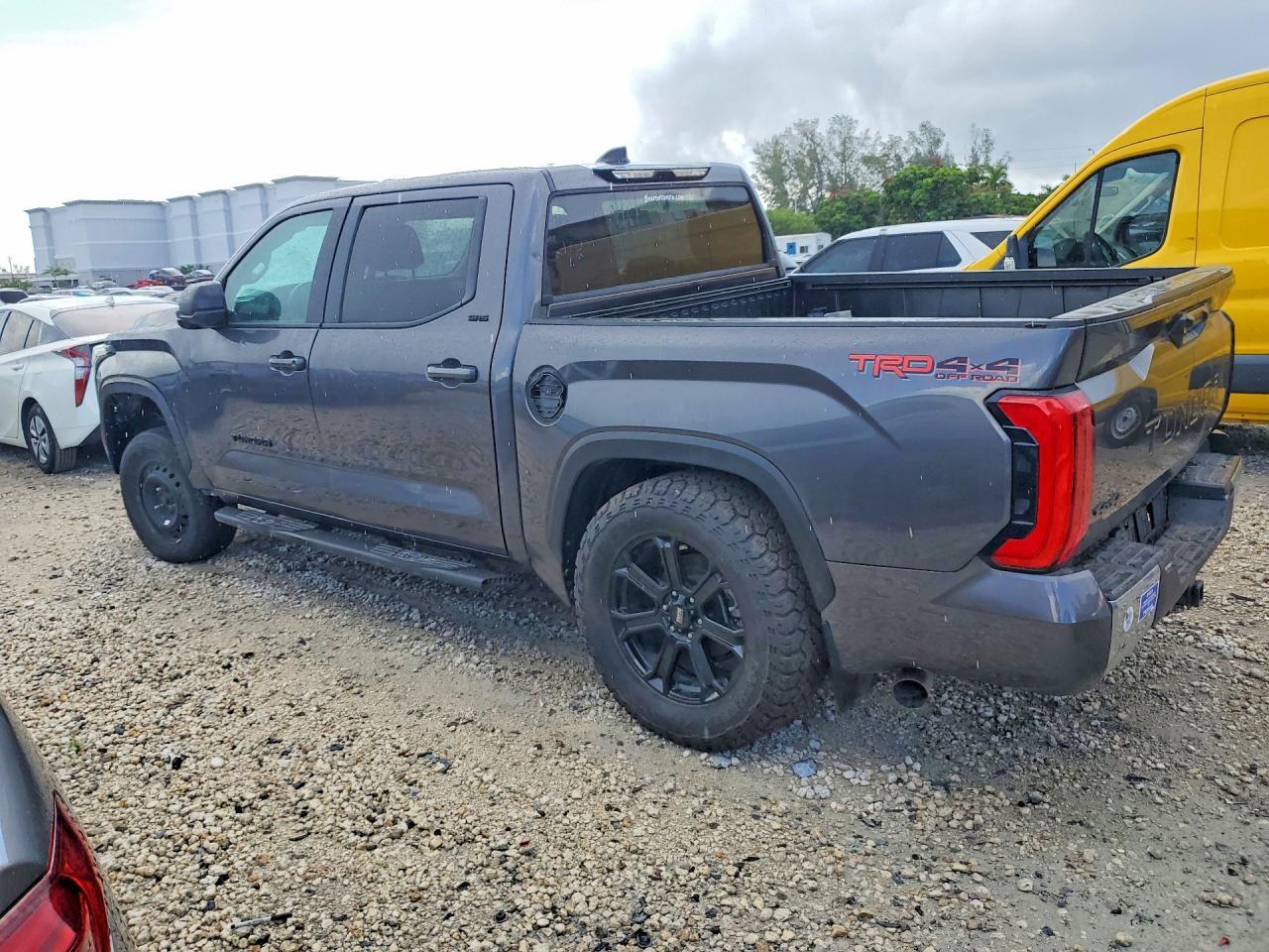 2022 Toyota Tundra Sr5 - Image 2