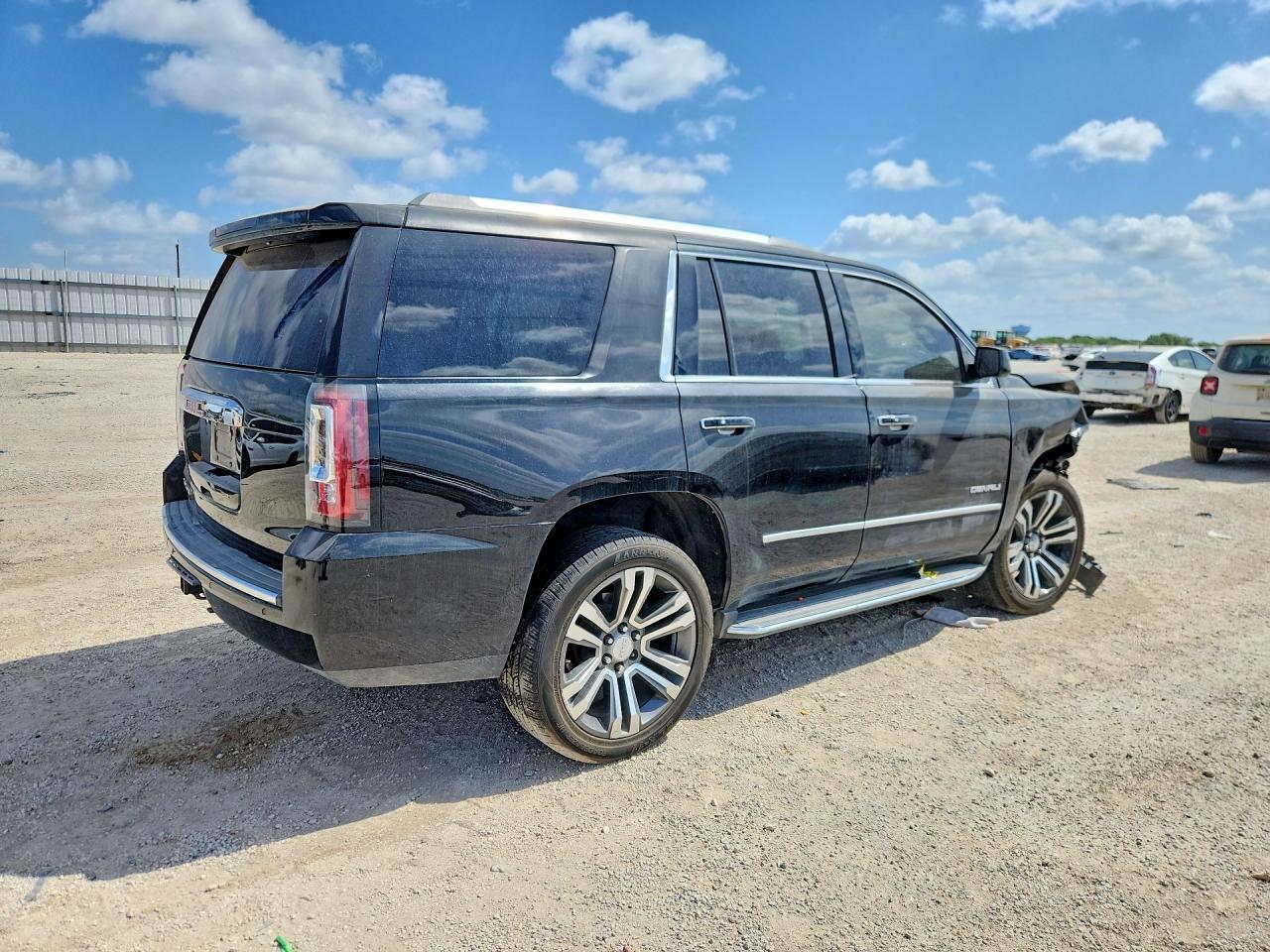 2017 GMC Yukon Denali - Фото 3