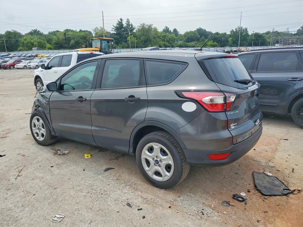 2017 Ford Escape S - Фото 2
