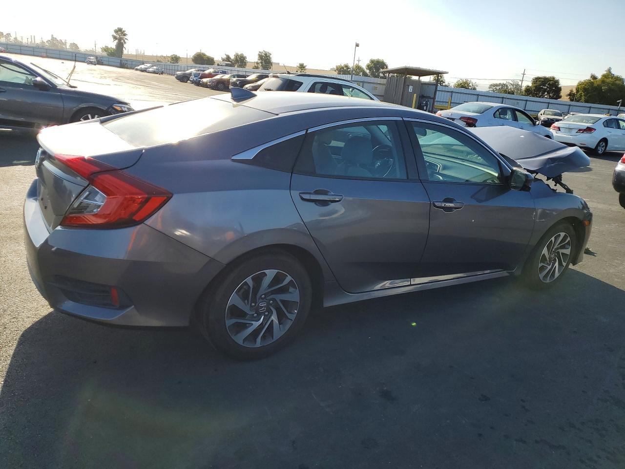 2018 Honda Civic Ex - Image 3
