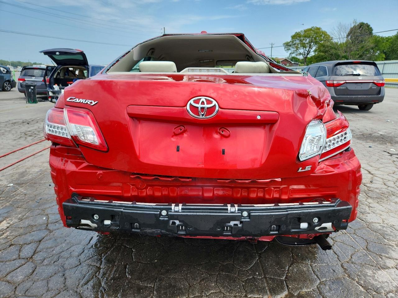 2011 Toyota Camry Le - Фото 6