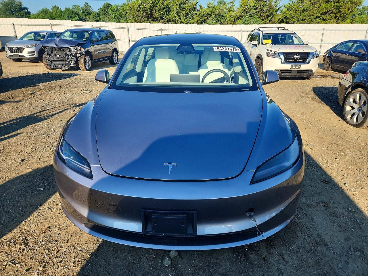 2025 Tesla Model 3 - Фото 5