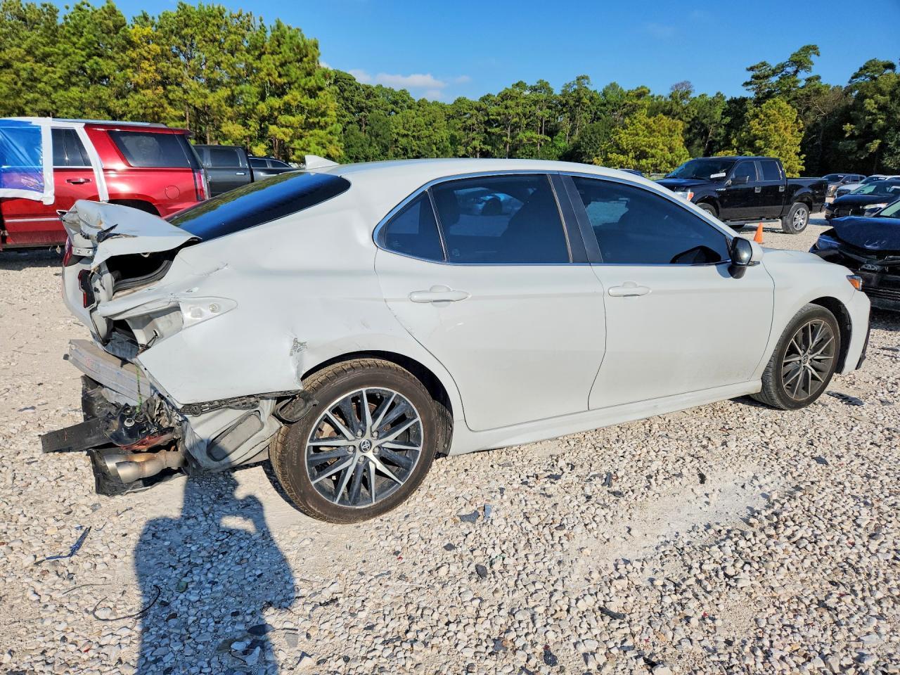 2022 Toyota Camry Se - Image 3
