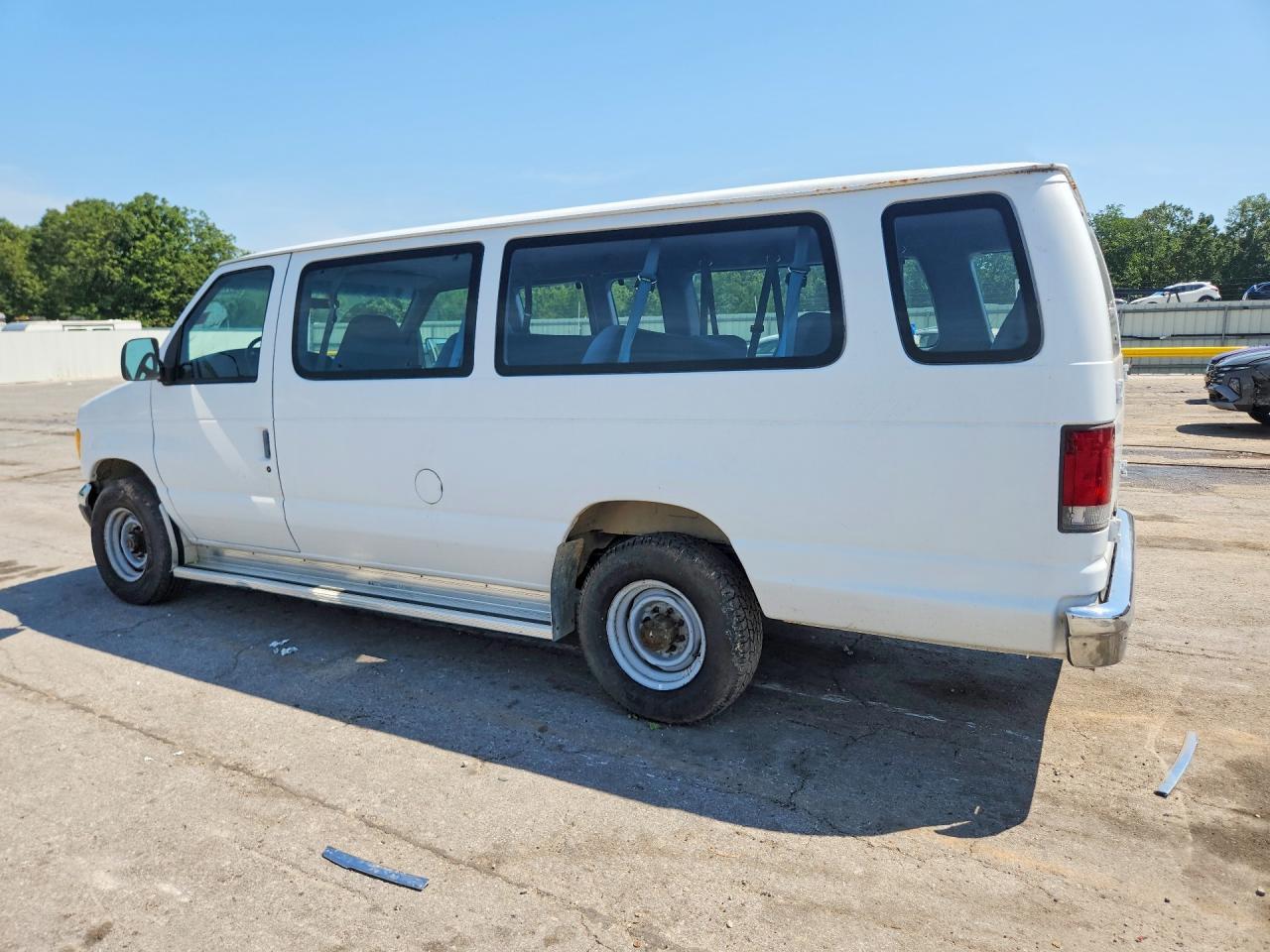 1995 Ford Econoline E350 Super Duty - Image 2