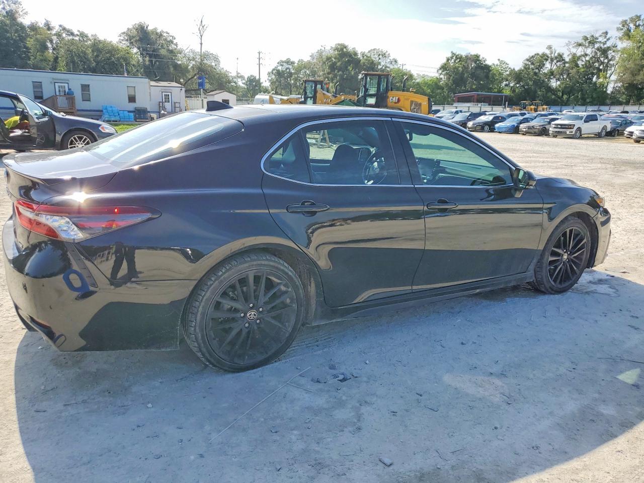 2021 Toyota Camry Xse - Фото 3