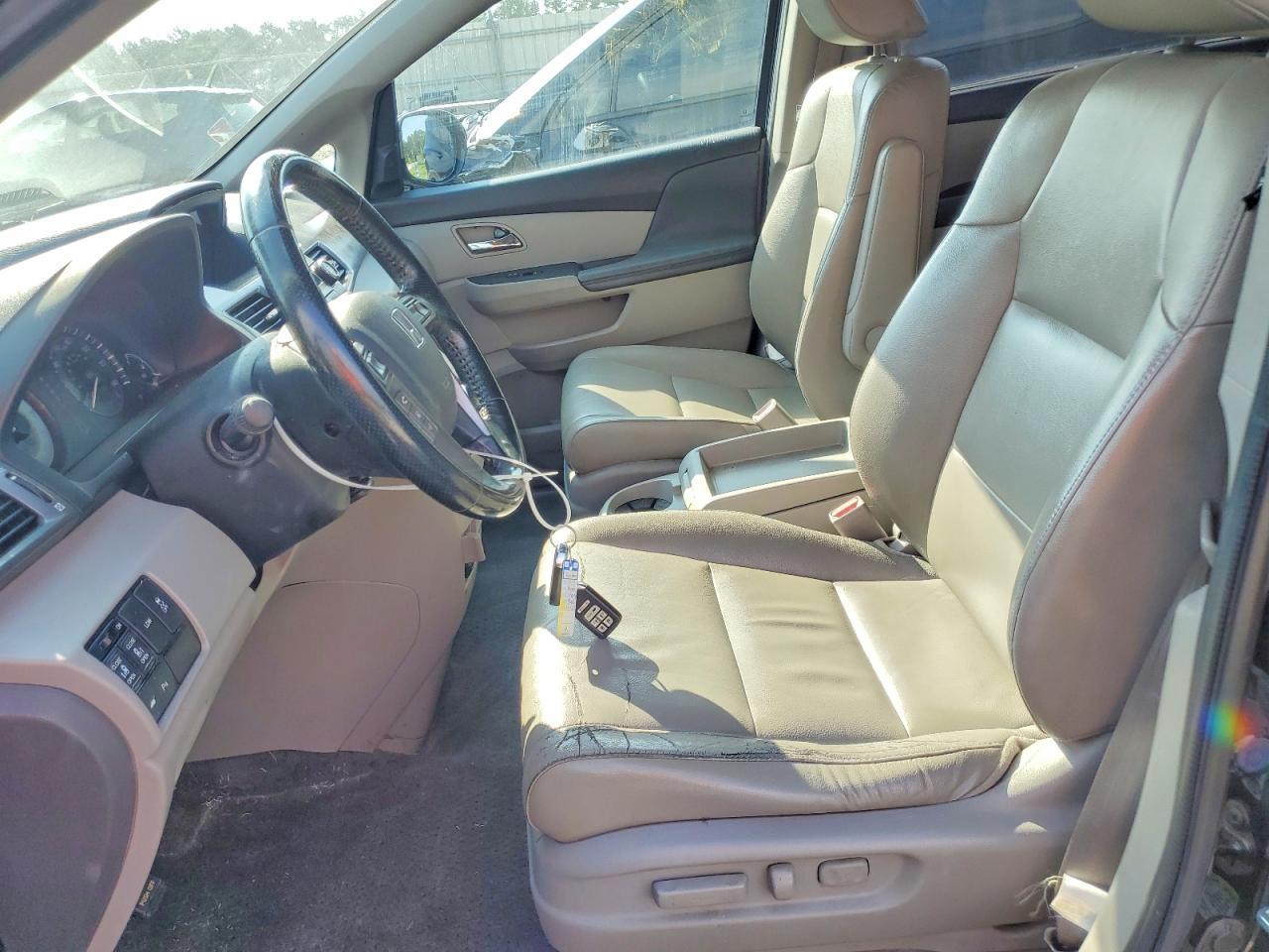 2014 Honda Odyssey Touring - Image 7