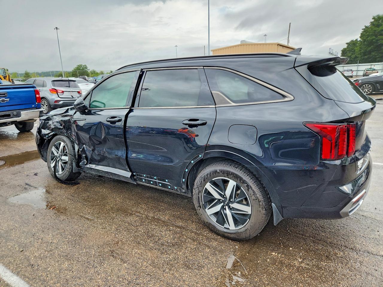 2022 Kia Sorento S - Image 2