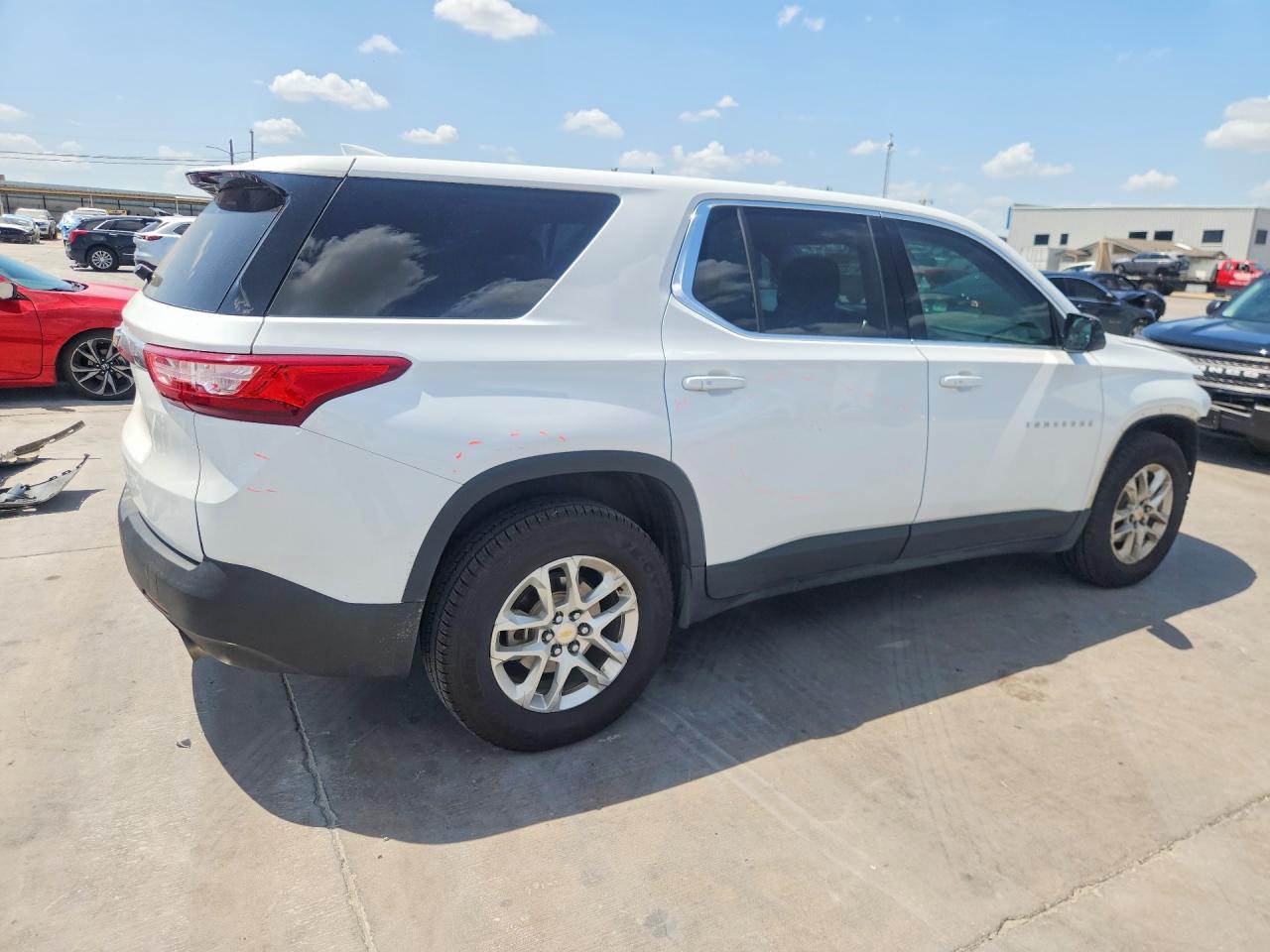 2019 Chevrolet Traverse Ls - Фото 3