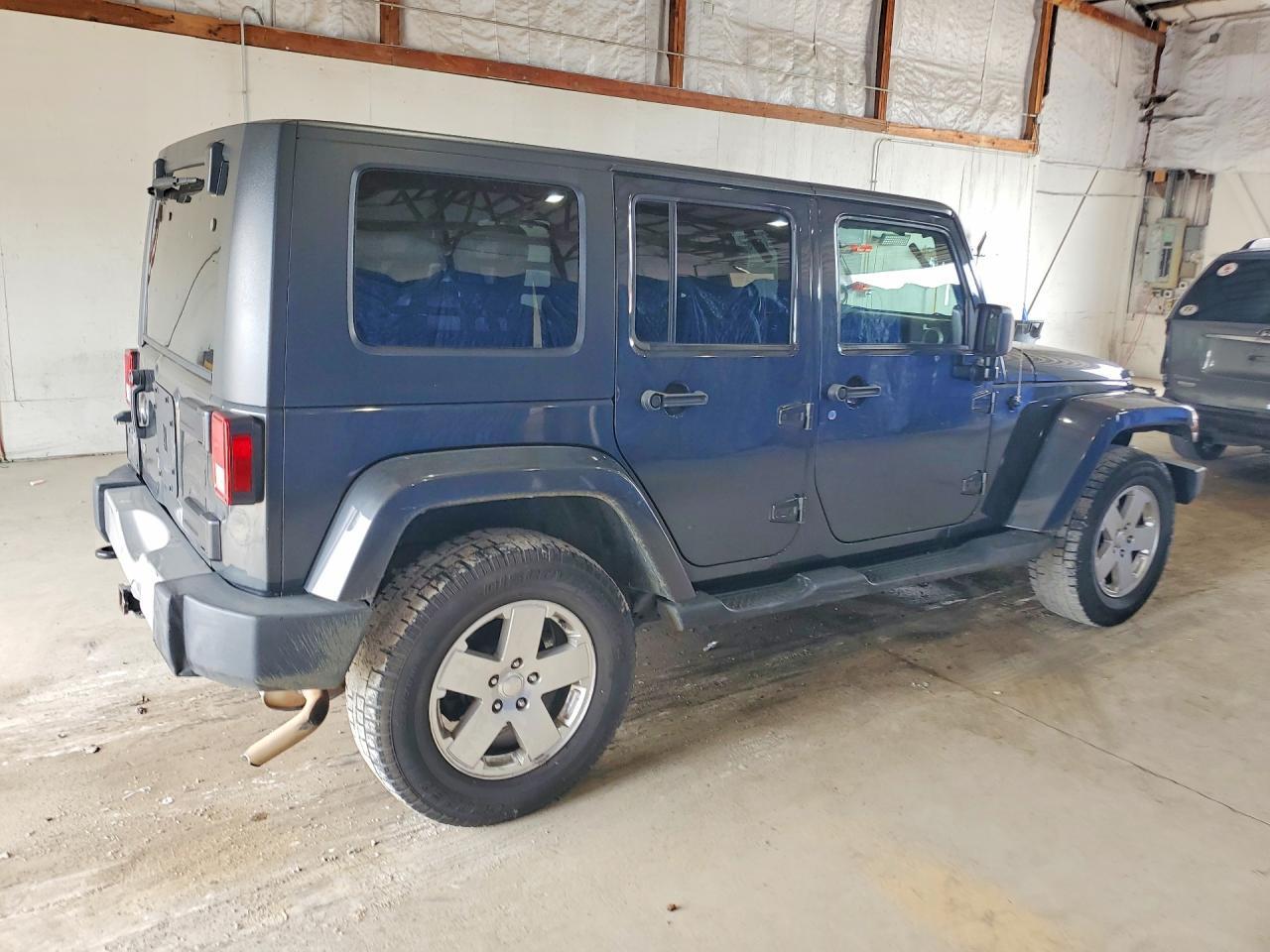 2010 Jeep Wrangler Unlimited Sahara - Image 3
