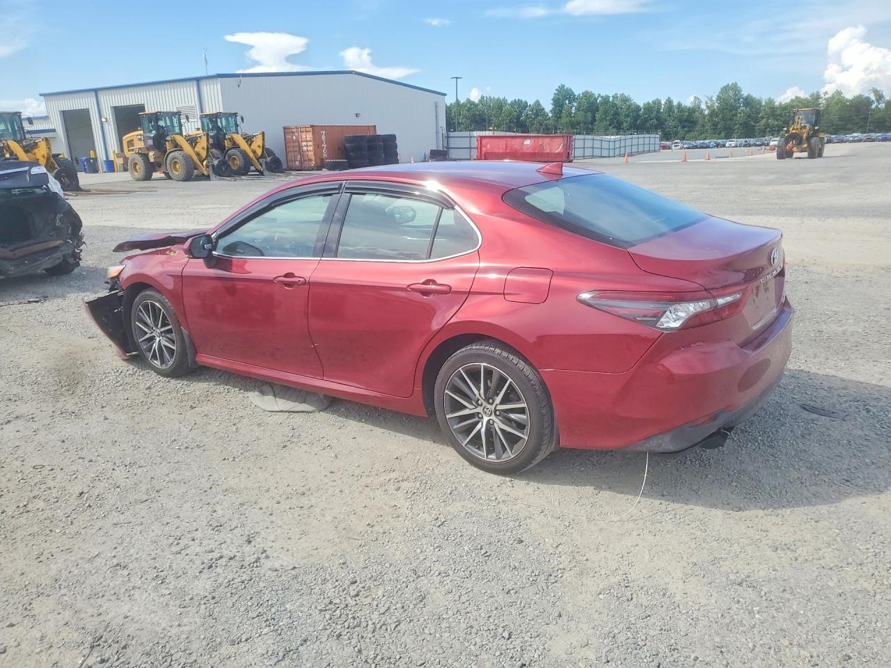 2021 Toyota Camry Xle - Фото 2