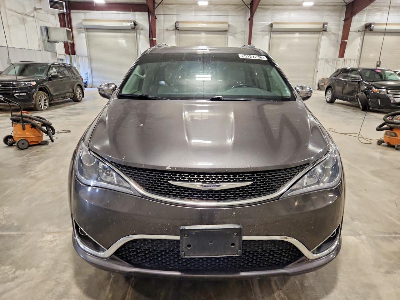 2017 Chrysler Pacifica Limited - Image 5