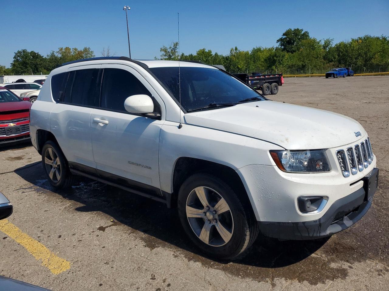 2017 Jeep Compass Latitude - Image 4