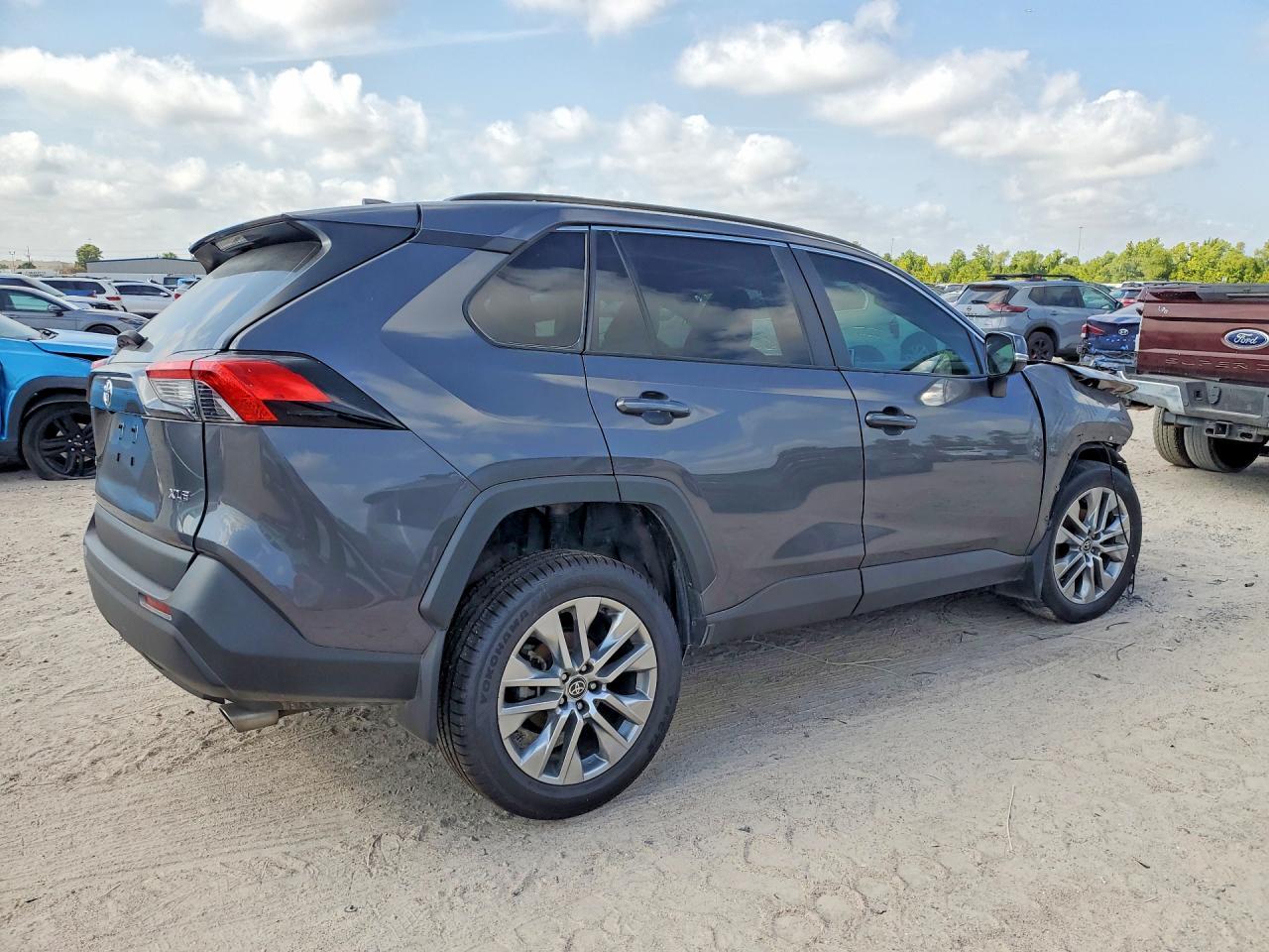 2023 Toyota Rav4 Xle Premium - Image 3