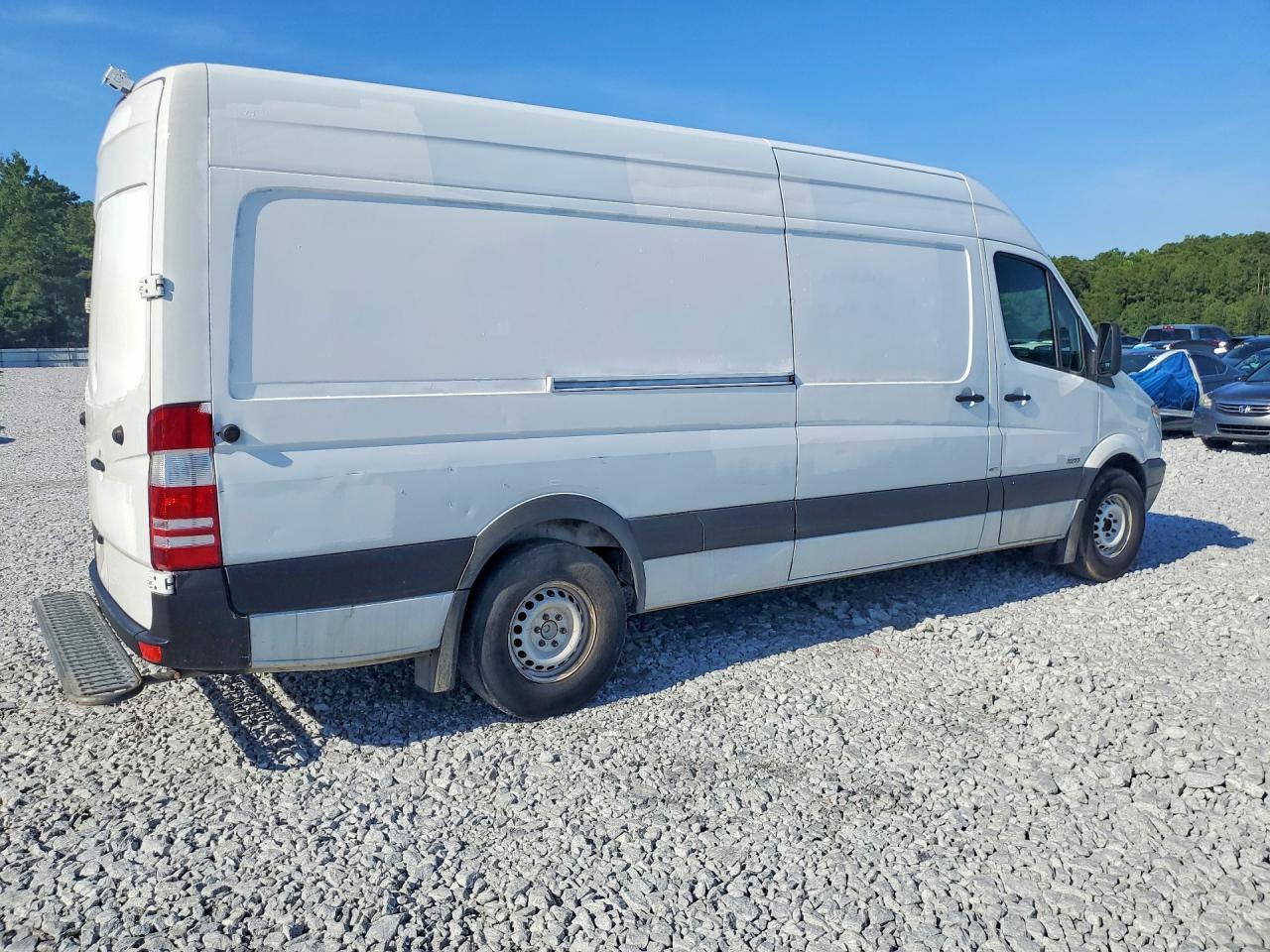 2011 Mercedes-Benz Sprinter 2500 Delivery Van - Фото 3