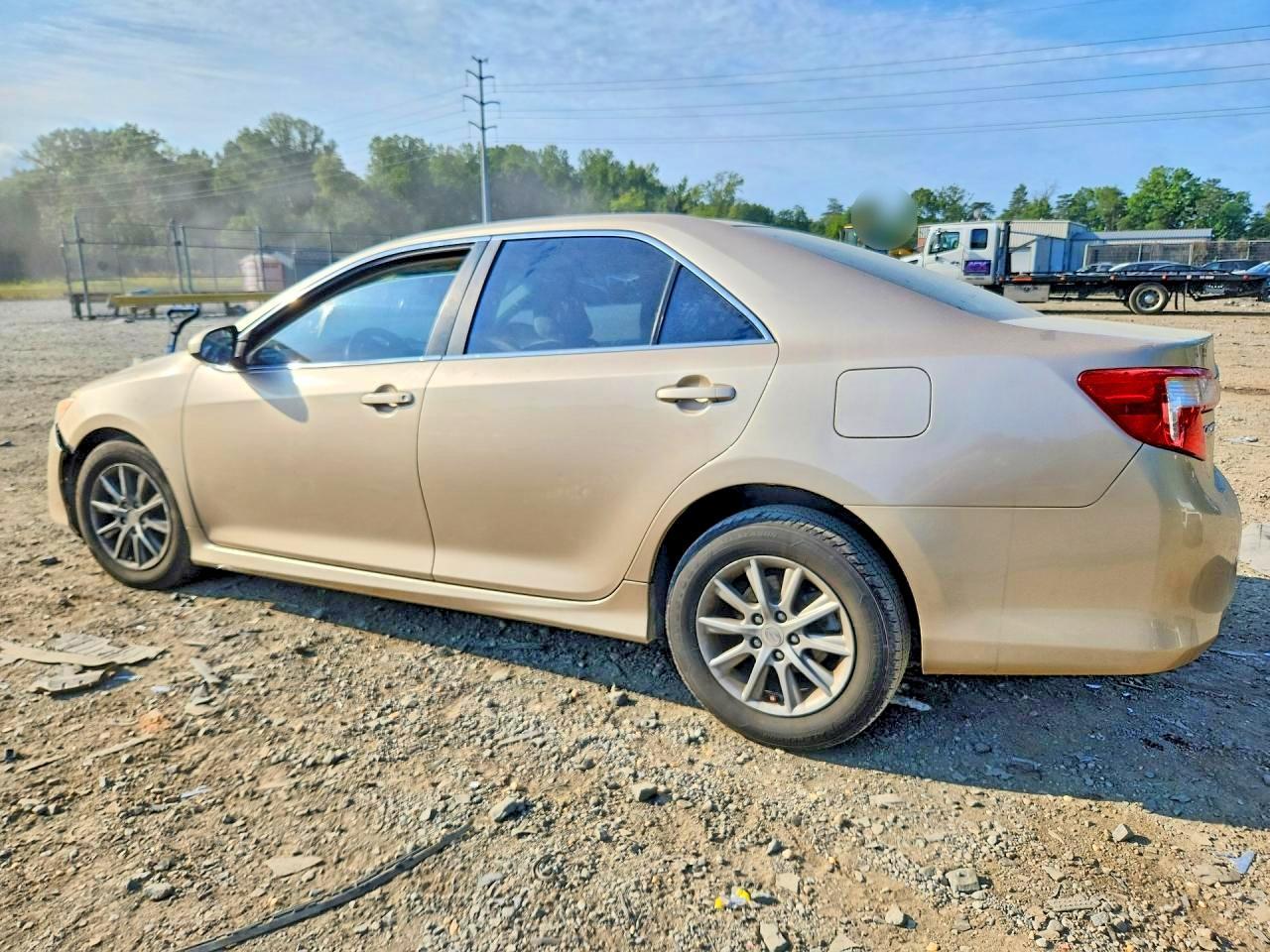 2012 Toyota Camry L - Фото 2